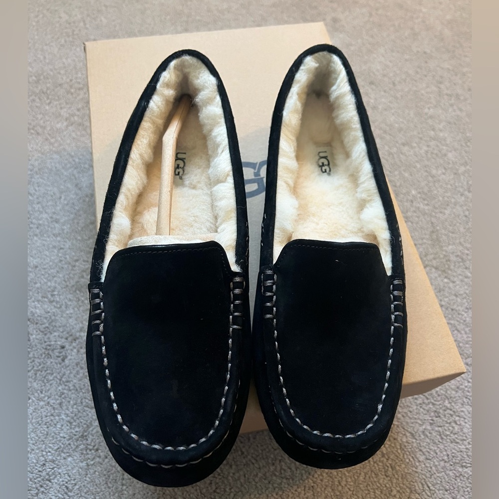 NIB UGG ANSLEY BLACK SLIPPERS